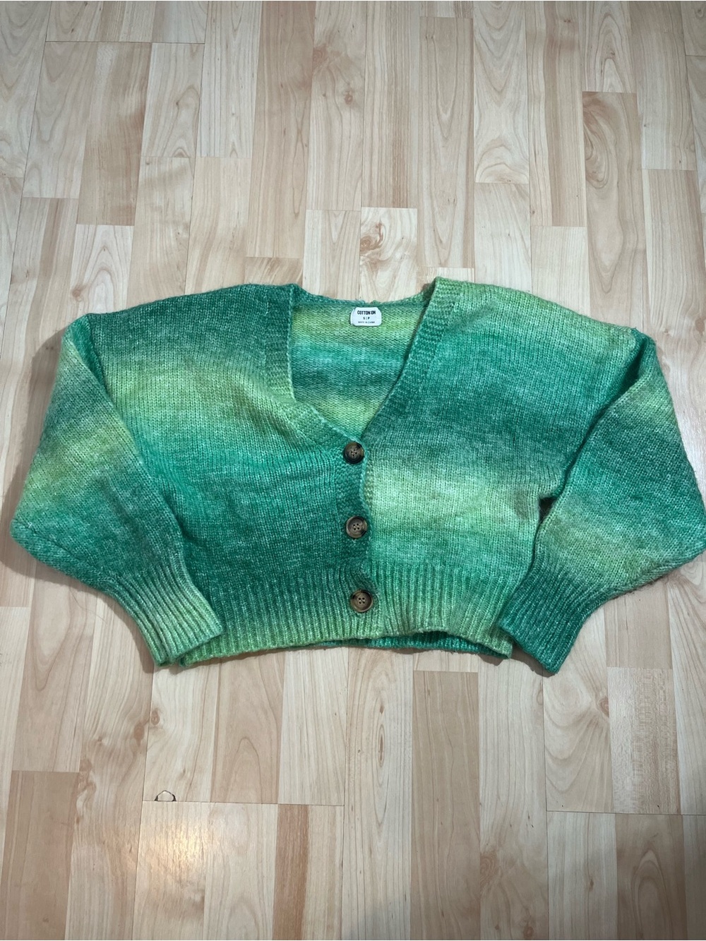Cotton On green ombre cardigan a V-neck and large tortoise shell button small